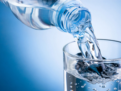 Reinig de huid door water te drinken